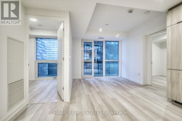 Kitchen - 1806 - 39 Roehampton Avenue, Toronto, ON M4P0G1 Photo 3
