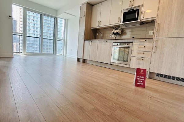 Kitchen - 1806 - 77 Mutual Street, Toronto, ON M5B2A9 Photo 3