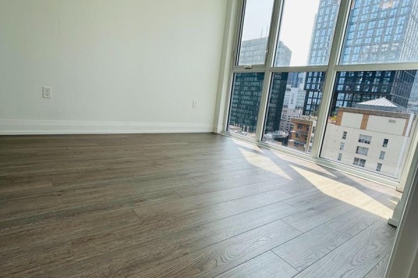 1806 - 77 Mutual Street, Toronto, ON M5B2A9 Photo 5