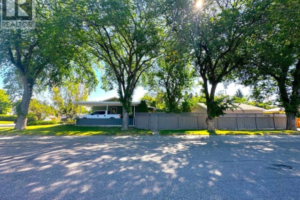 Bedroom - 1806 13 Avenue S, Lethbridge, AB T1K0S2 Photo 2