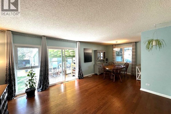 4pc Bathroom - 1806 13 Avenue S, Lethbridge, AB T1K0S2 Photo 4