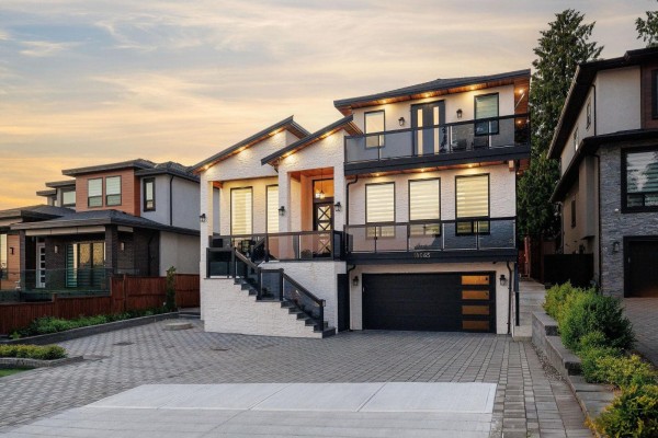 18065 58a Avenue, Surrey, BC V3S1N7 Photo 2