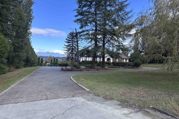 18065 72 Avenue, Surrey, BC V4N6B7 Photo 4