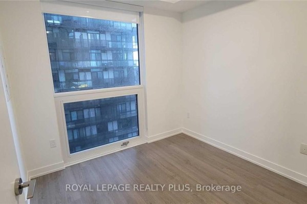 1807 - 39 Roehampton Avenue E, Toronto, ON, photo 2