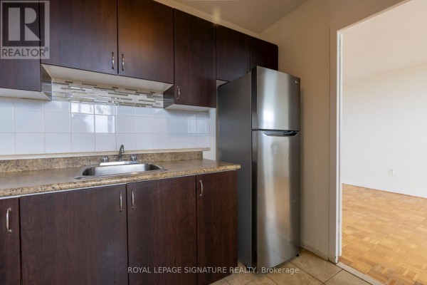 Kitchen - 1808 - 161 Oakwood Avenue, Toronto, ON M6E2V2 Photo 4