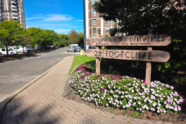 Living room - 1808 - 20 Edgecliffe Golfway, Toronto, ON M3C3A4 Photo 2