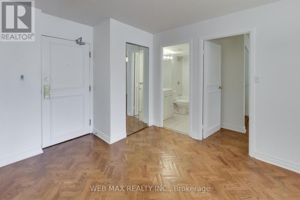 Kitchen - 1808 - 25 Grenville Street, Toronto, ON M4Y2X5 Photo 3
