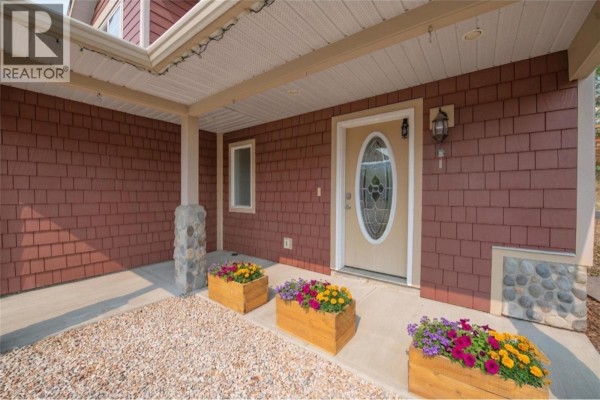 Full bathroom - 1808 Skyview Crescent, Lumby, BC V0E2G0 Photo 5