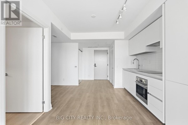 Primary Bedroom - 1809 - 25 Frederick Todd Way, Toronto, ON M4G0C9 Photo 4