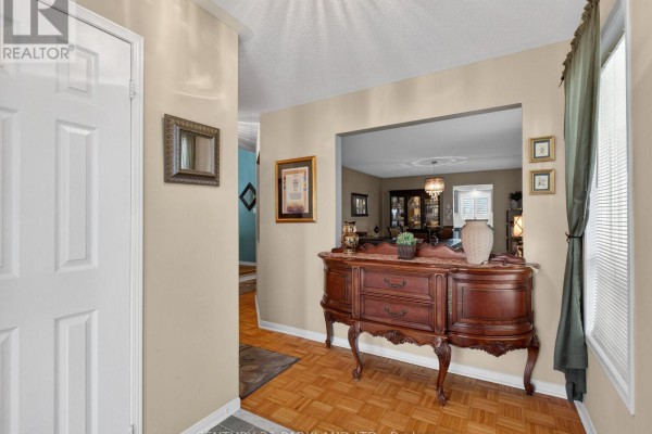 Bedroom 3 - 181 Purcell Crescent, Vaughan, ON L6A3C5 Photo 5