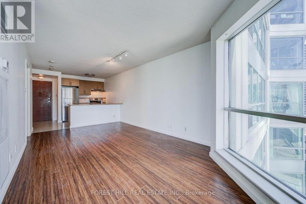 Dining room - 1810 - 10 Yonge Street, Toronto, ON M5E1R4 Photo 2