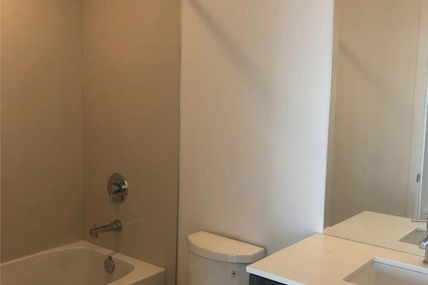 Living room - 1810 - 15 Queens Quay E, Toronto, ON M5E0C5 Photo 3