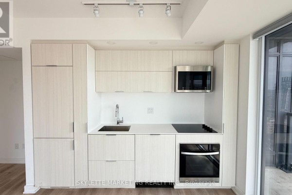 Kitchen - 1810 - 370 Martha Street, Burlington, ON L7R0G9 Photo 3