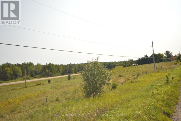 1810 Garden Of Eden Road, Whitewater Region, ON K0J1Y0 Photo 3