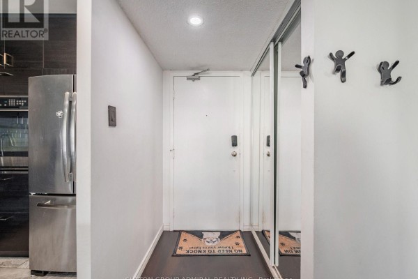 1811 - 10 Martha Eaton Way, Toronto, ON, photo 2