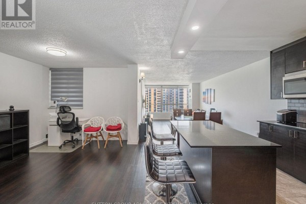 1811 - 10 Martha Eaton Way, Toronto, ON, photo 3