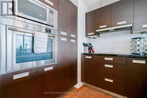 1811 - 90 Park Lawn Road, Toronto, ON M8Y0B6 Photo 4