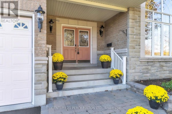 Living room - 1811 Badgley Court, Oshawa, ON L1K0H5 Photo 4