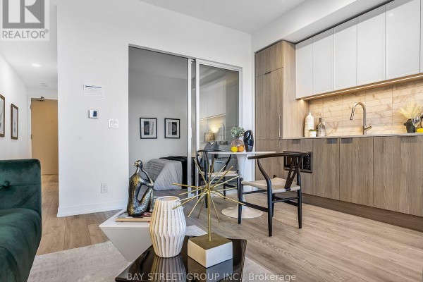1812 - 2020 Bathurst Street, Toronto, ON M5P0A6 Photo 5