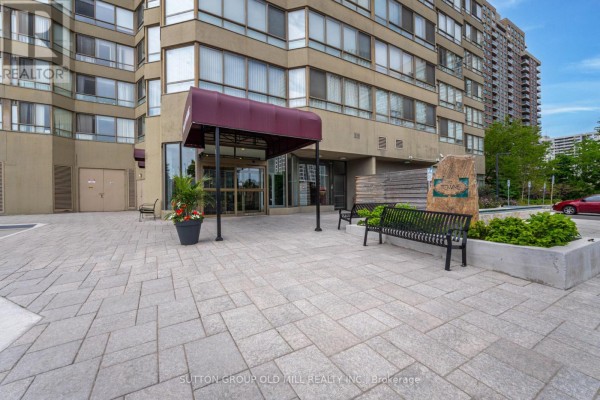 Dining room - 1812 - 3605 Kariya Drive, Mississauga, ON L5B3J4 Photo 3