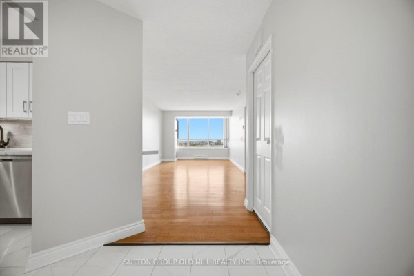 Living room - 1812 - 3605 Kariya Drive, Mississauga, ON L5B3J4 Photo 4