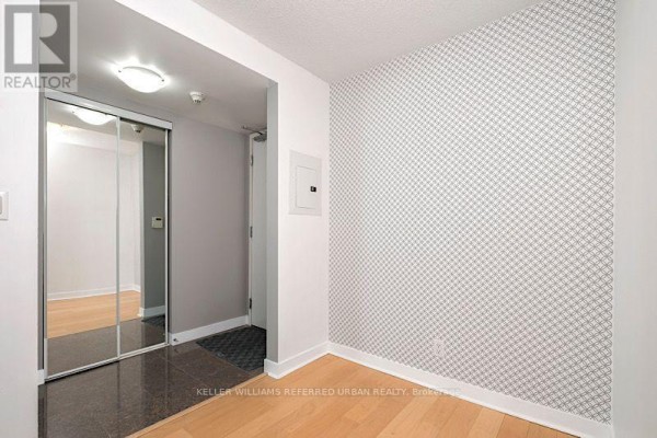 Den - 1812 - 81 Navy Wharf Court, Toronto, ON M5V3S2 Photo 5