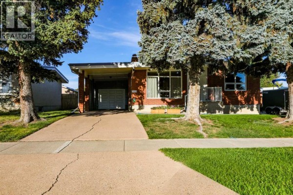 1812 Lakemount Boulevard S, Lethbridge
