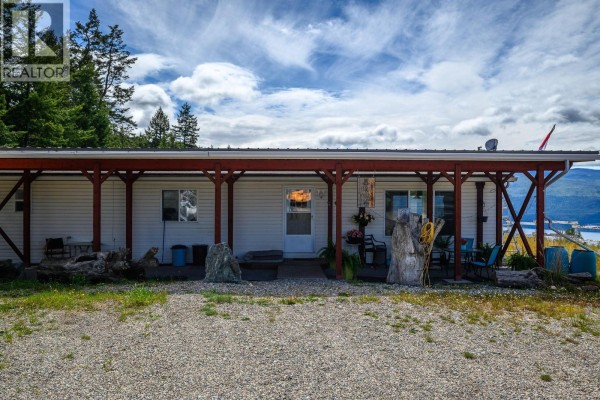 Living room - 18125 Hereford Road, Lake Country, BC V4V1B6 Photo 5