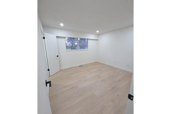 18138 59a Avenue, Surrey, BC V3S4V5 Photo 3