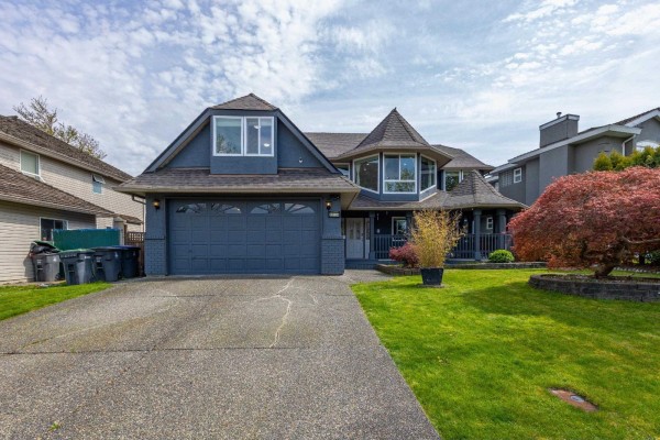 18139 Claytonwood Crescent, Surrey, BC V3S7T5 Photo 2