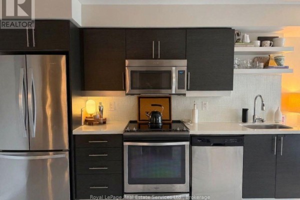 1814 - 400 Adelaide Street E, Toronto, ON M5A4S3 Photo 2