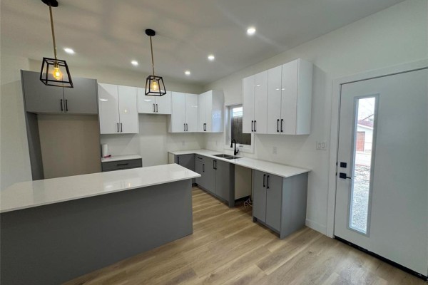 Kitchen - 1815 Elgin Avenue W, Winnipeg, MB R2R0C8 Photo 2