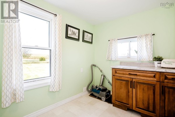 Living room - 1815 Lakewood Road, Steam Mill, NS B4N3V7 Photo 5