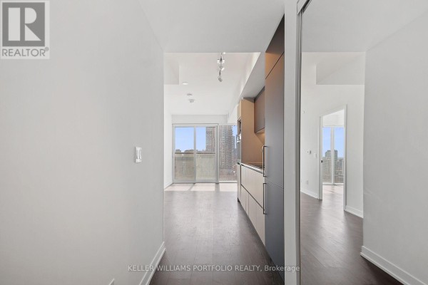 1816 - 319 Jarvis Street, Toronto, ON M5B2C2 Photo 2