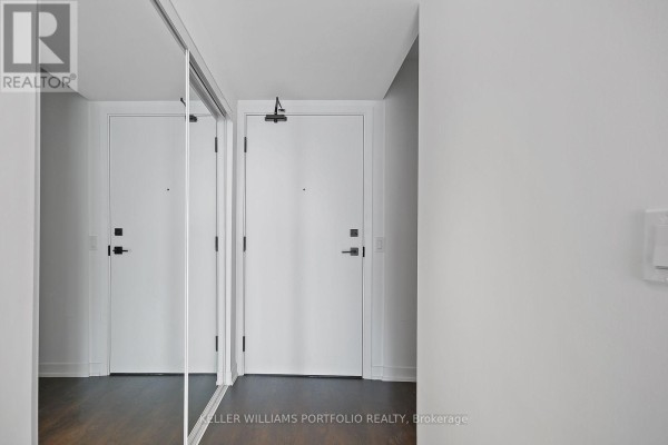 1816 - 319 Jarvis Street, Toronto, ON M5B2C2 Photo 3