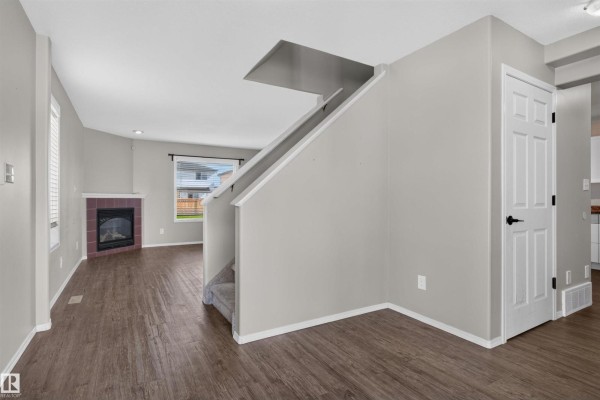 1816 36 Av Nw, Edmonton, AB, photo 3