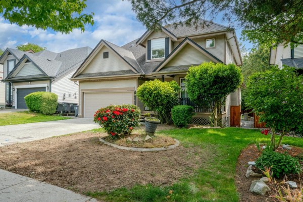 18162 69 Avenue, Surrey, BC V3S9C7 Photo 2