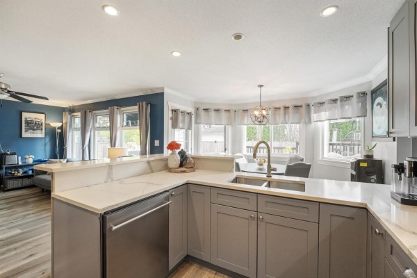 18166 Claytonhill Drive, Surrey, BC V3S7N6 Photo 4
