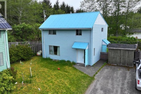 Living room - 1819 Cedar Crescent, Masset, BC V0T1M0 Photo 2