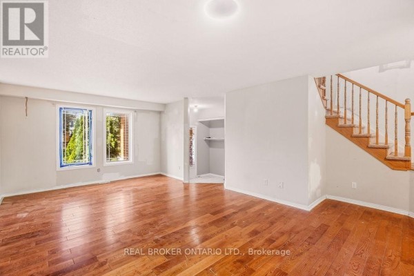 182 Annapolis Circle, Ottawa, ON K1V1Z1 Photo 3