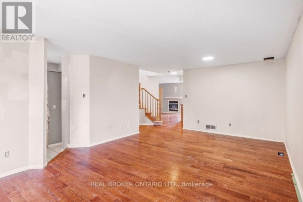 182 Annapolis Circle, Ottawa, ON K1V1Z1 Photo 4