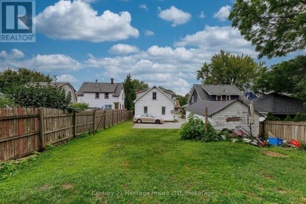 Kitchen - 182 Bertie Street, Fort Erie, ON L2A1Z1 Photo 3