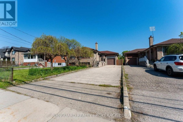 Primary Bedroom - 182 Dixon Road, Toronto, ON M9P2L8 Photo 4