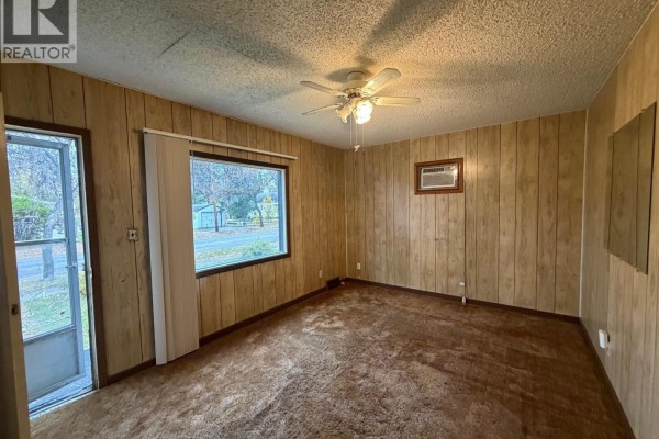 Living room - 182 Fourth Avenue N, Yorkton, SK S3N1A8 Photo 2