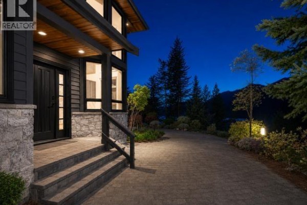 182 Furry Creek Drive, Furry Creek, BC V8B1A3 Photo 4