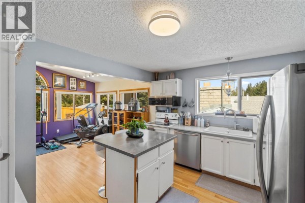 3pc Ensuite bath - 182 Jasper Drive, Logan Lake, BC V0K1W0 Photo 4