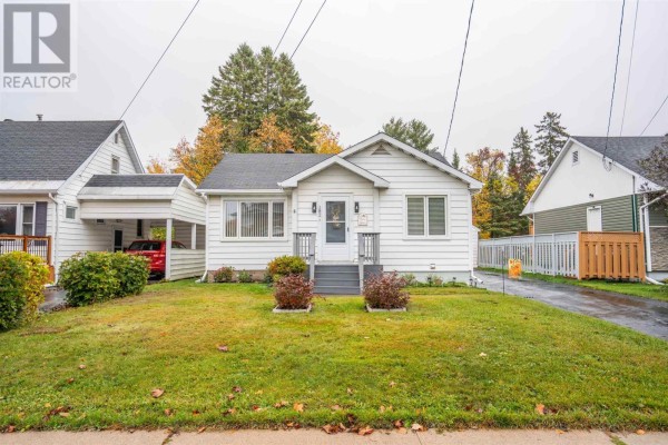 Kitchen - 182 Lake St, Sault Ste  Marie, ON P6A4B1 Photo 2