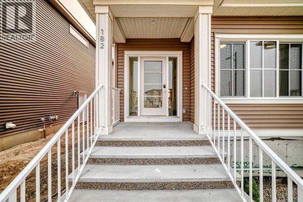 182 Lanark Gate Se, Airdrie, AB, photo 2
