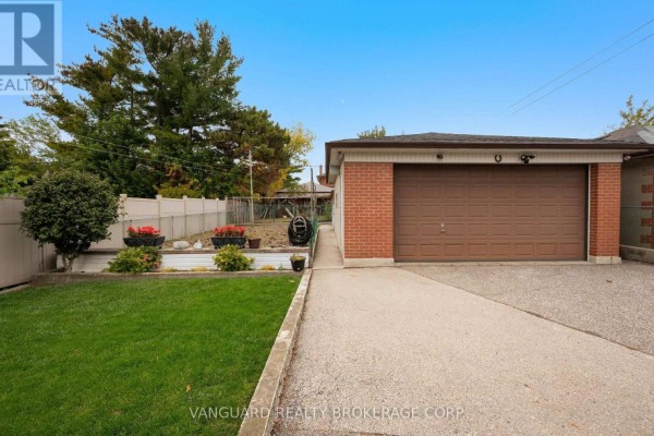 Office - 182 Rustic Road, Toronto, ON M6L1W1 Photo 4