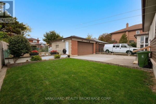 Primary Bedroom - 182 Rustic Road, Toronto, ON M6L1W1 Photo 5